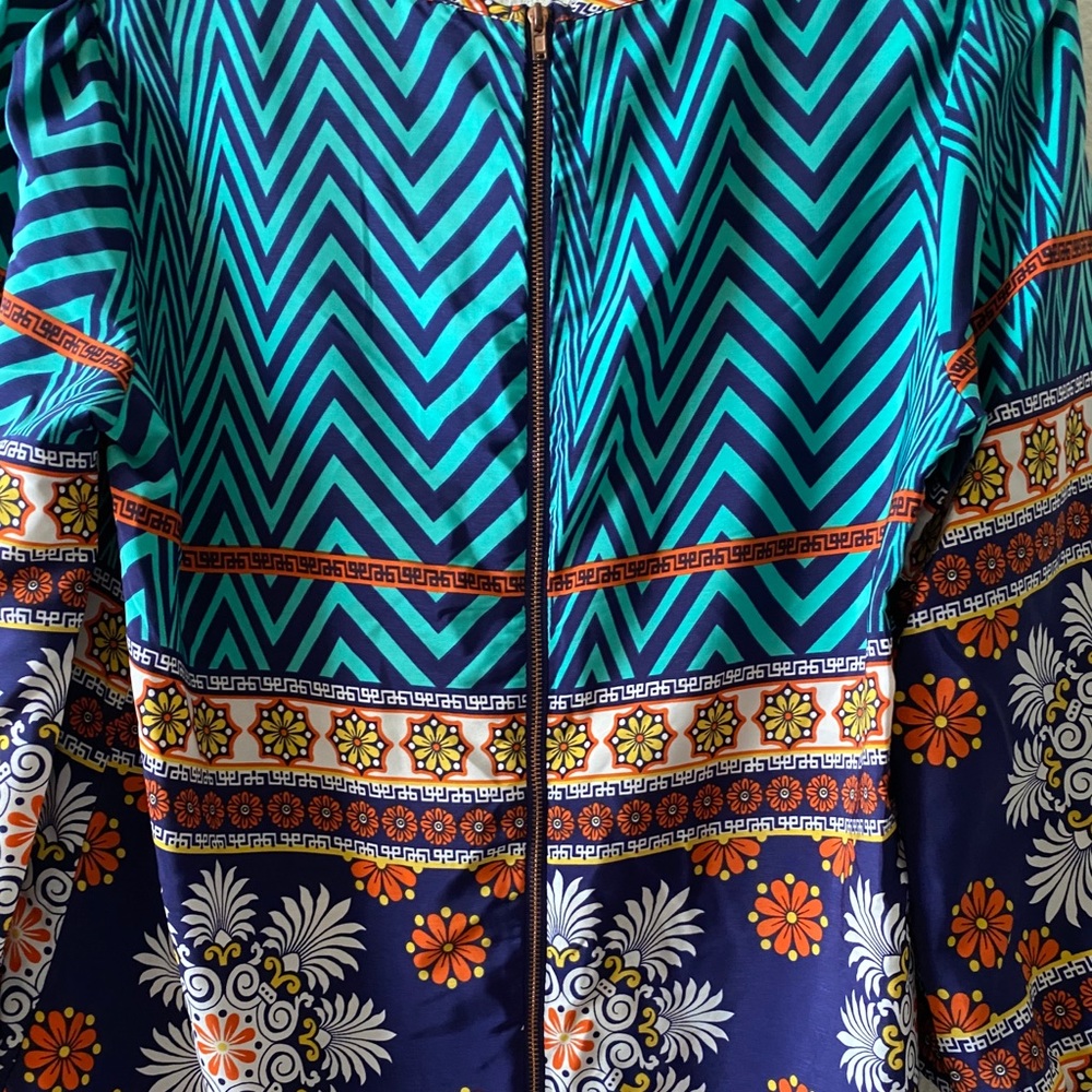 Unique Printed Top - Picture 6 of 9